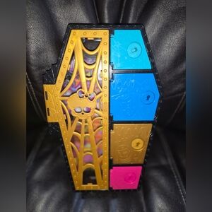Monster High G3 Cleo’s SKULLTIMATE SECRETS Coffin Case No Keys